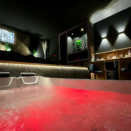 Mirage47spa - Private With Jacuzzi & Sauna In Апартаменты